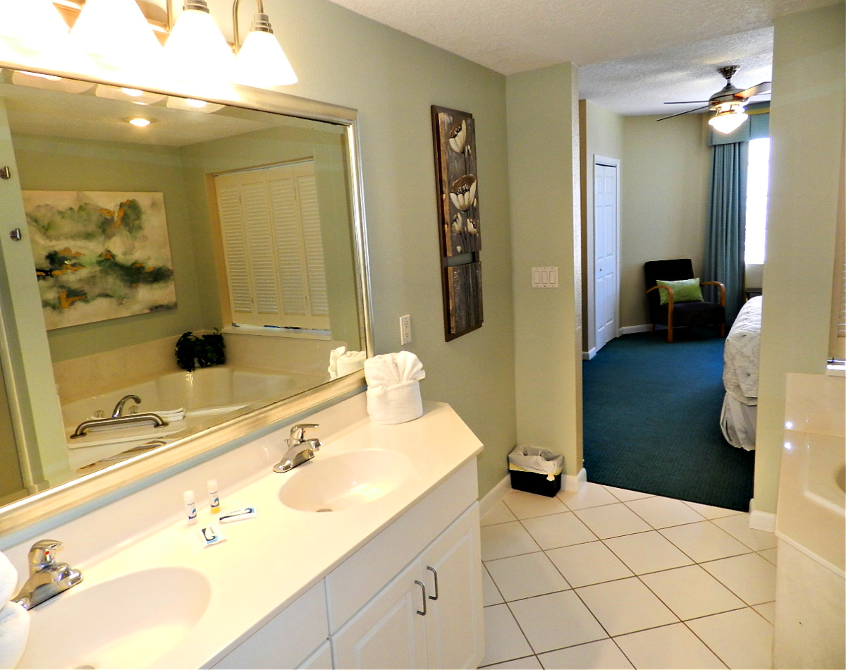 Guest Bedroom with tub & shower